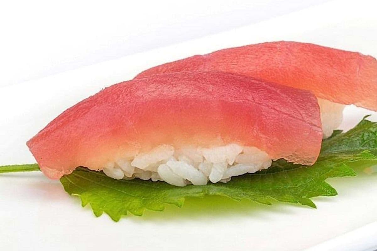 90. Tuna Sushi (Maguro) (2 pcs)