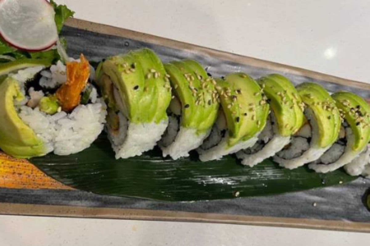 Green Dragon Roll (8 pcs)