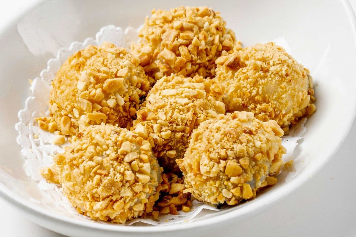 803. Tang Yuan Coated with Ground Peanuts (6 pcs)