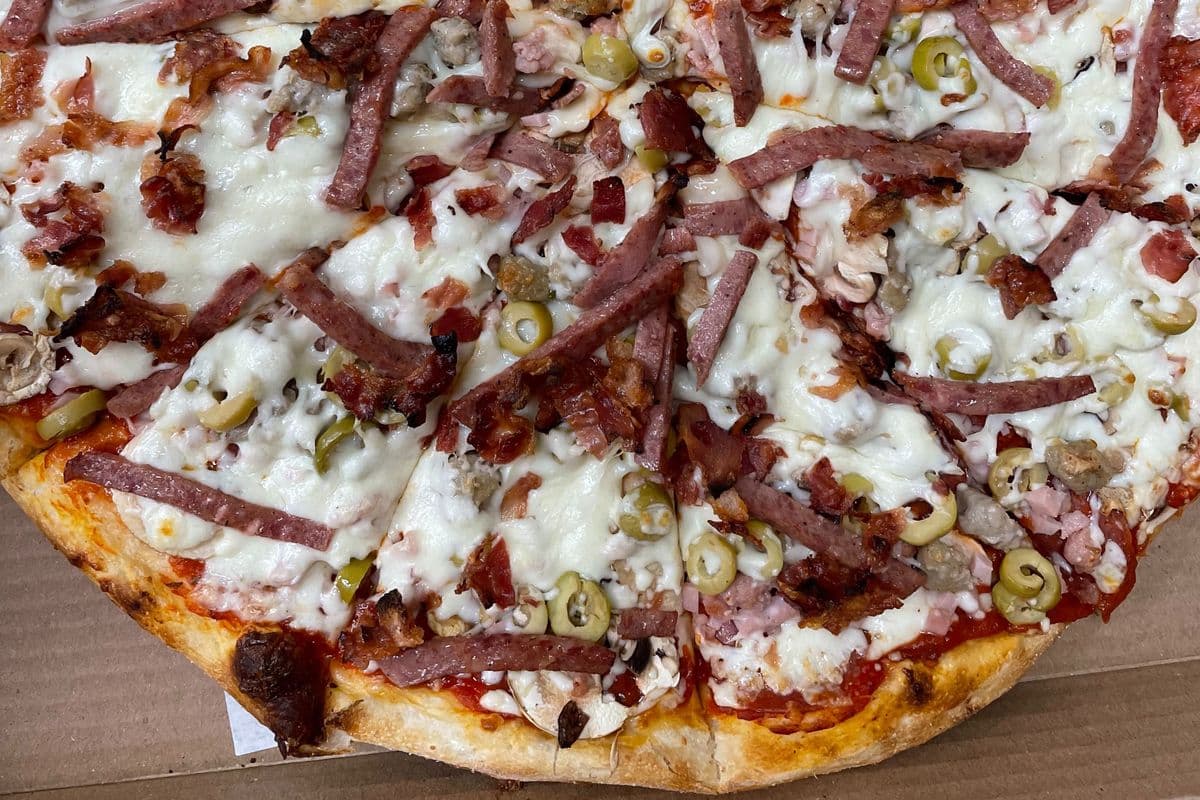 DEAL 2 - One Medium with Three Toppings and Mac and Cheese Bites (8 pcs)