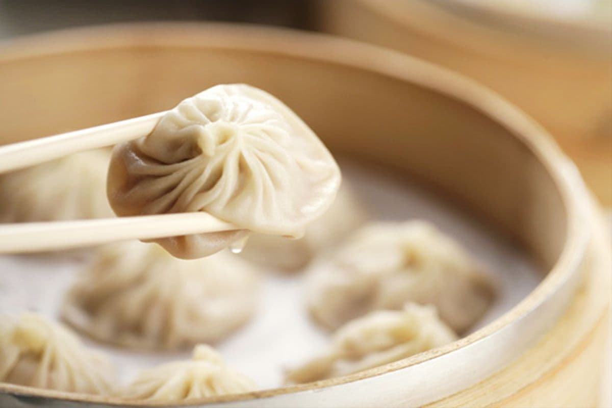 Steamed Shanghai-Style Dumplings (6 pcs) 小笼包