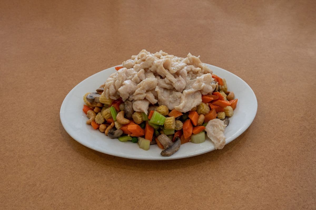 50. Diced Chicken with Cashew Nuts腰果鸡丁