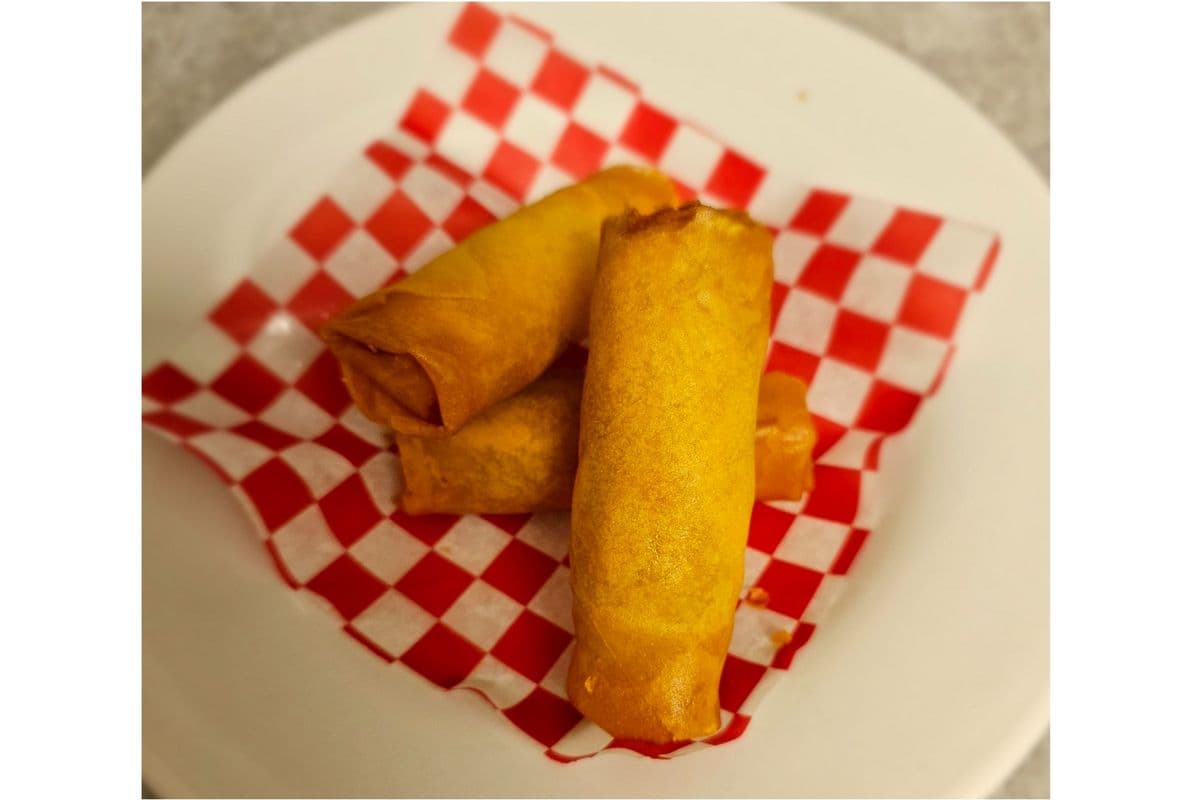 A2. Hong Kong Spring Roll (1 pc)