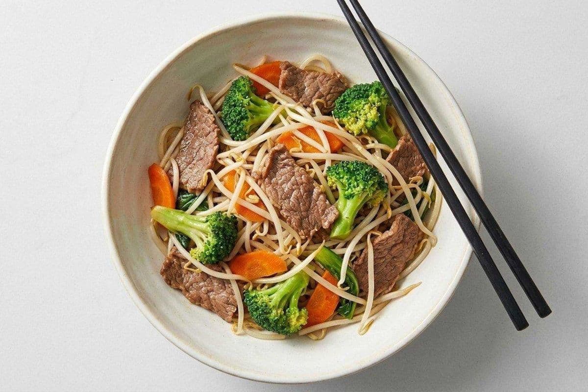 15. Hu tieu xao bo/ ga/ tom/ tofu specify order
