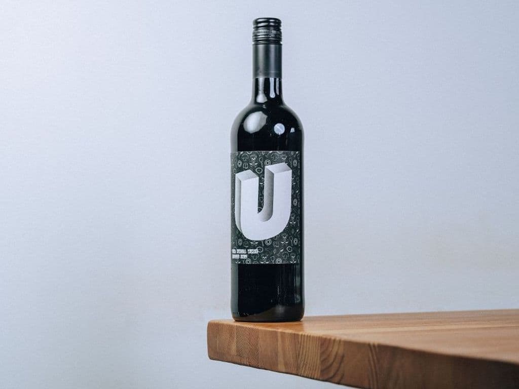 bottle UNA house red takeaway
