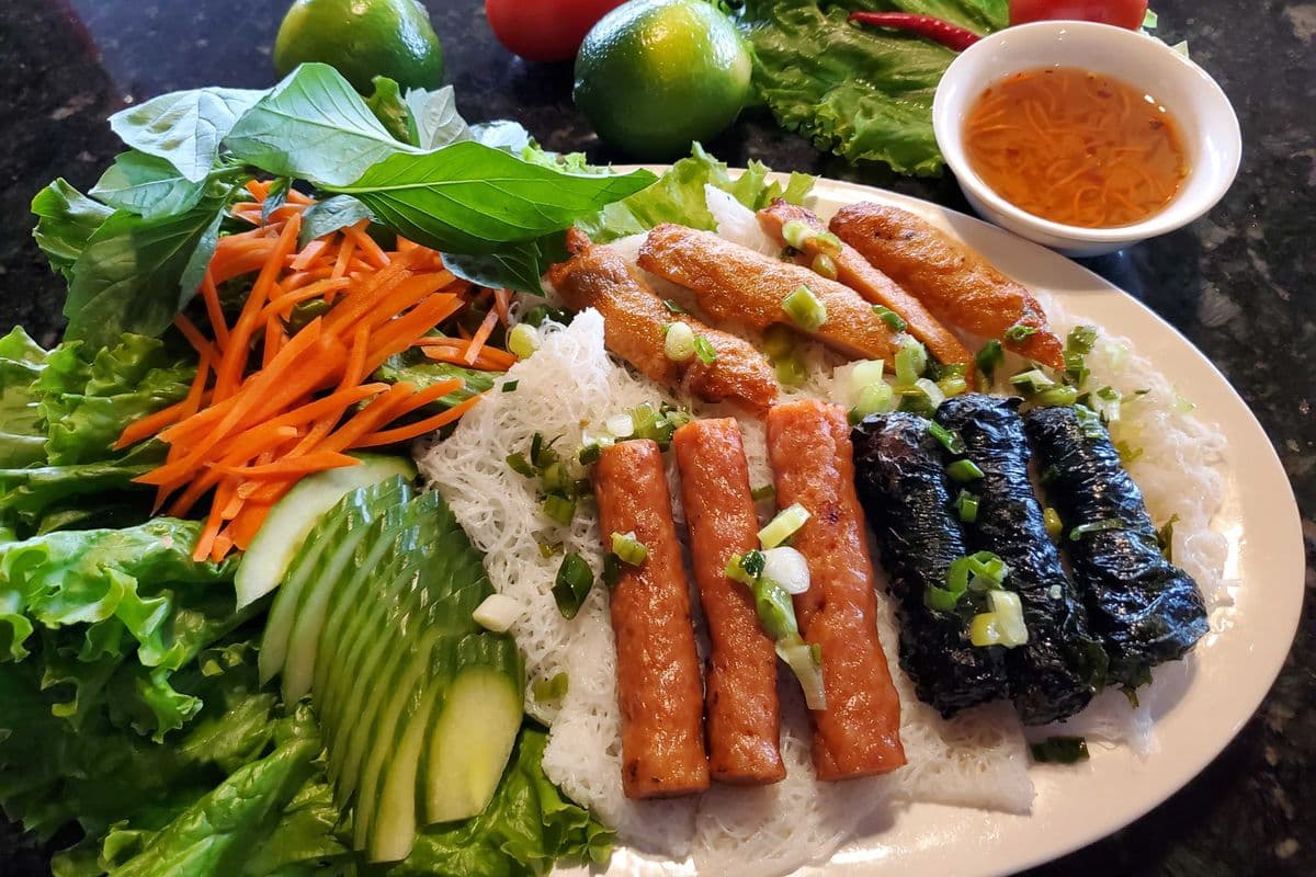 H81. Grilled Meat Combo with Steam Vermicelli Noodle