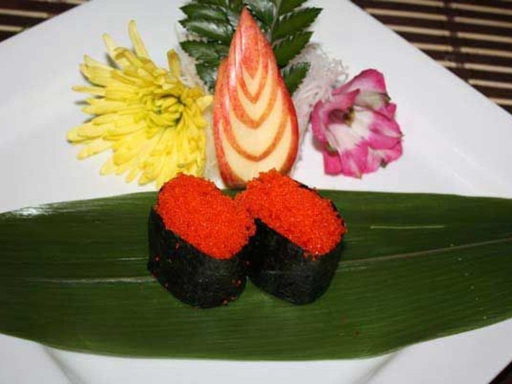 Flying Fish Roe Sushi (2pcs)