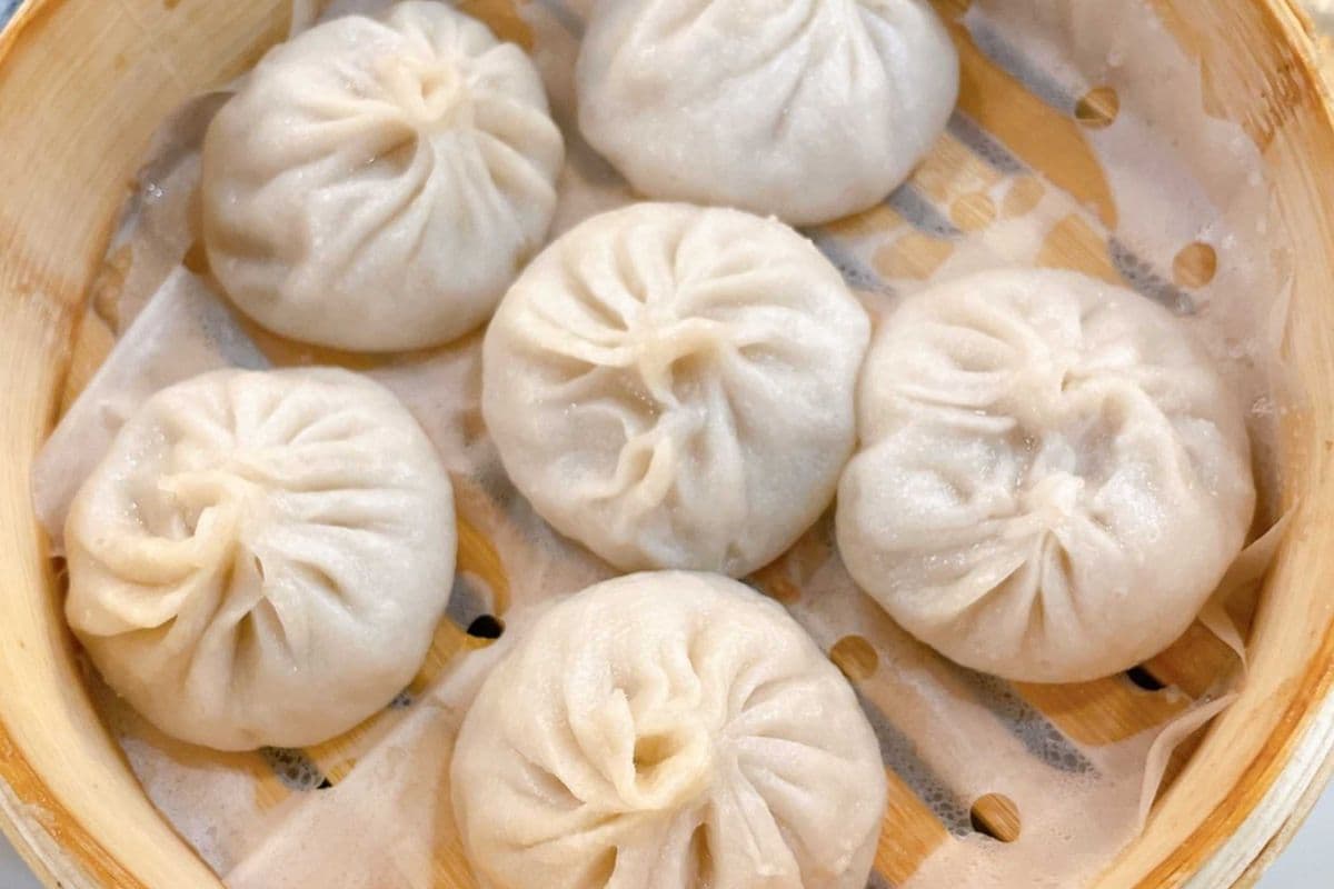 D6. Soup Bun (6pcs) 小笼包