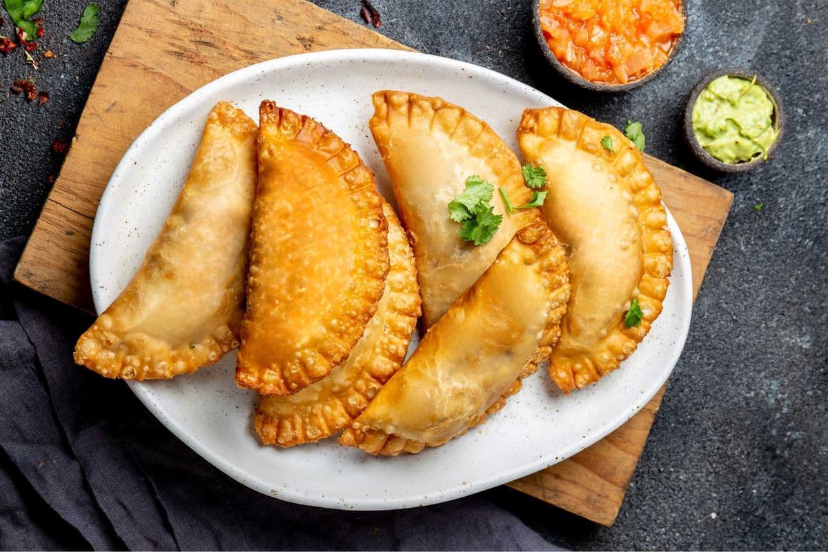 Brazilian Cheese Empanada - Pastel Brasileiro Queijo