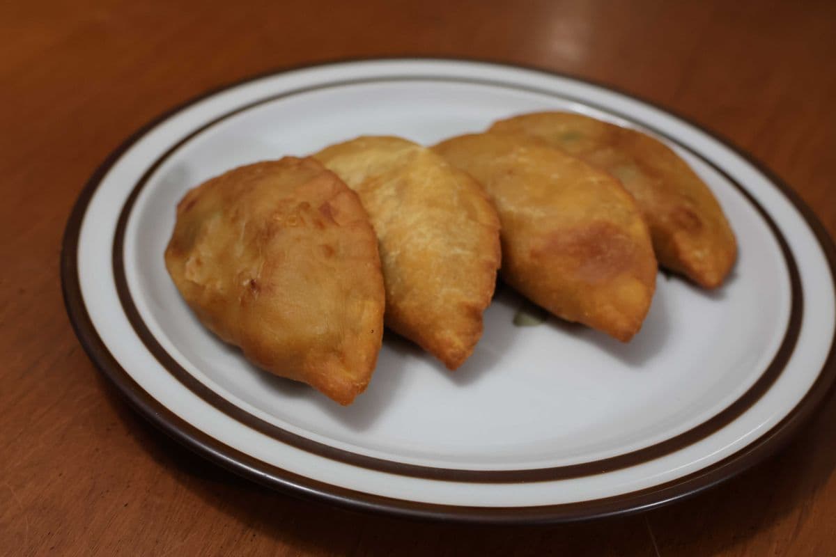 PORK OR CHICKEN EMPANADA 4 X