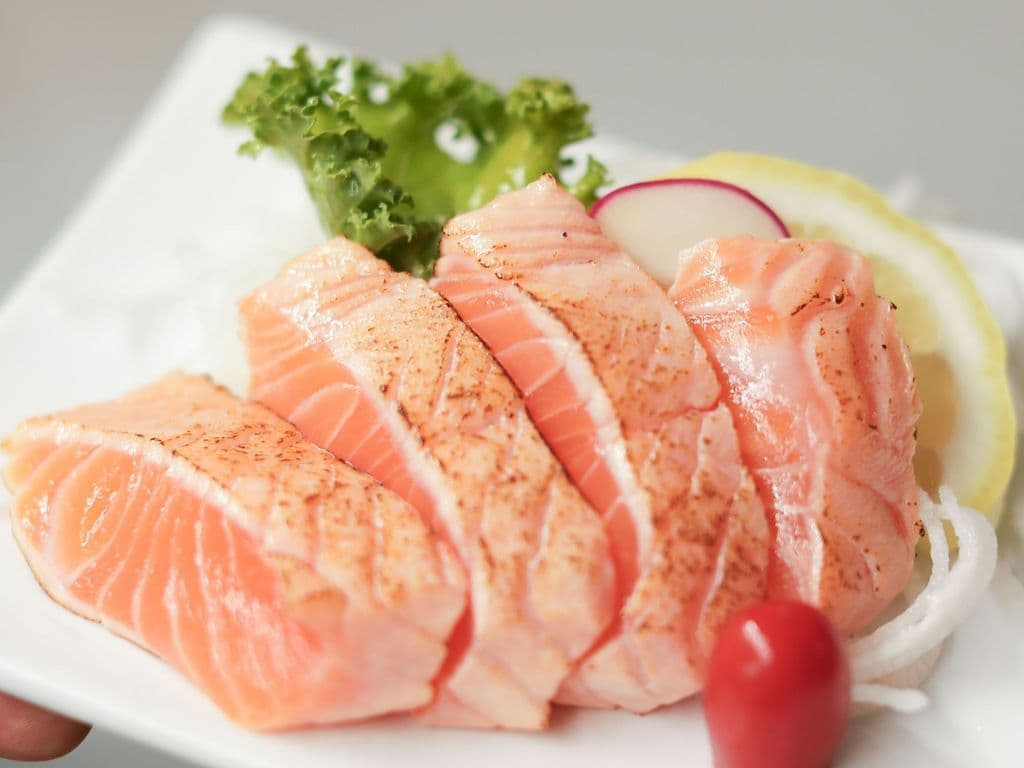 Salmon Tataki sashimi