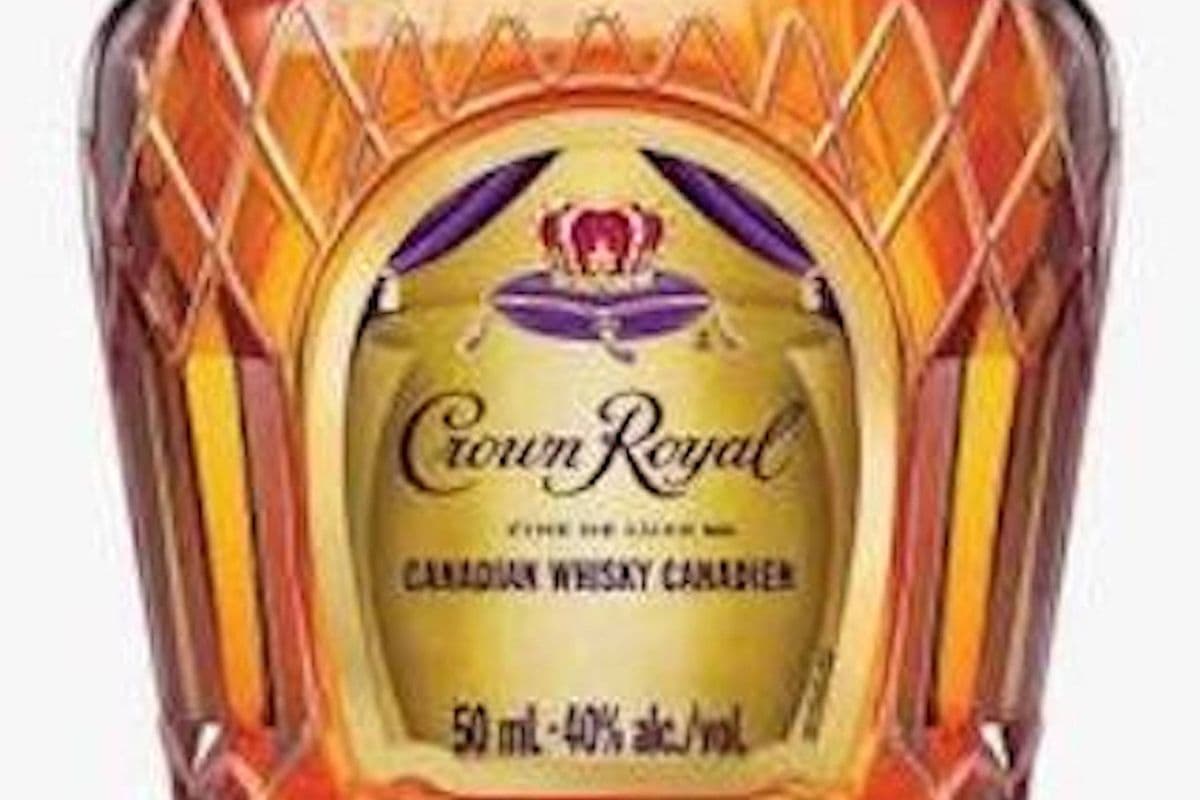 CROWN ROYAL 50ML WHISKEY (1 x 50ML)