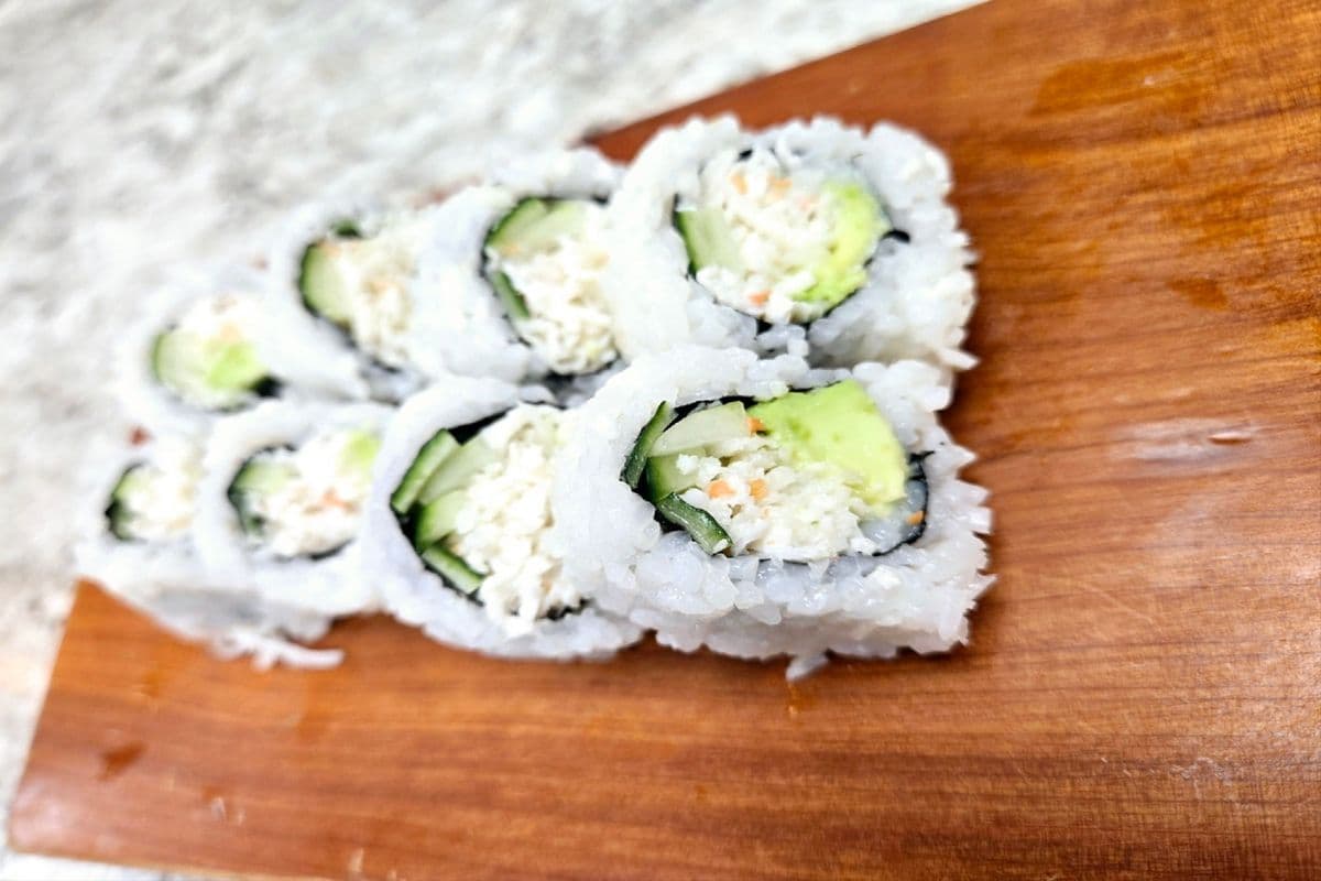 Medium Roll (8 cut) - California Roll