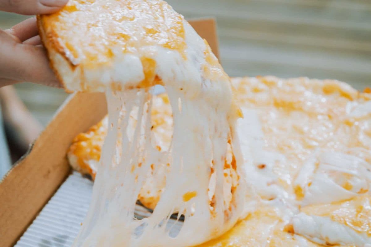 Medium Cheese Pizza