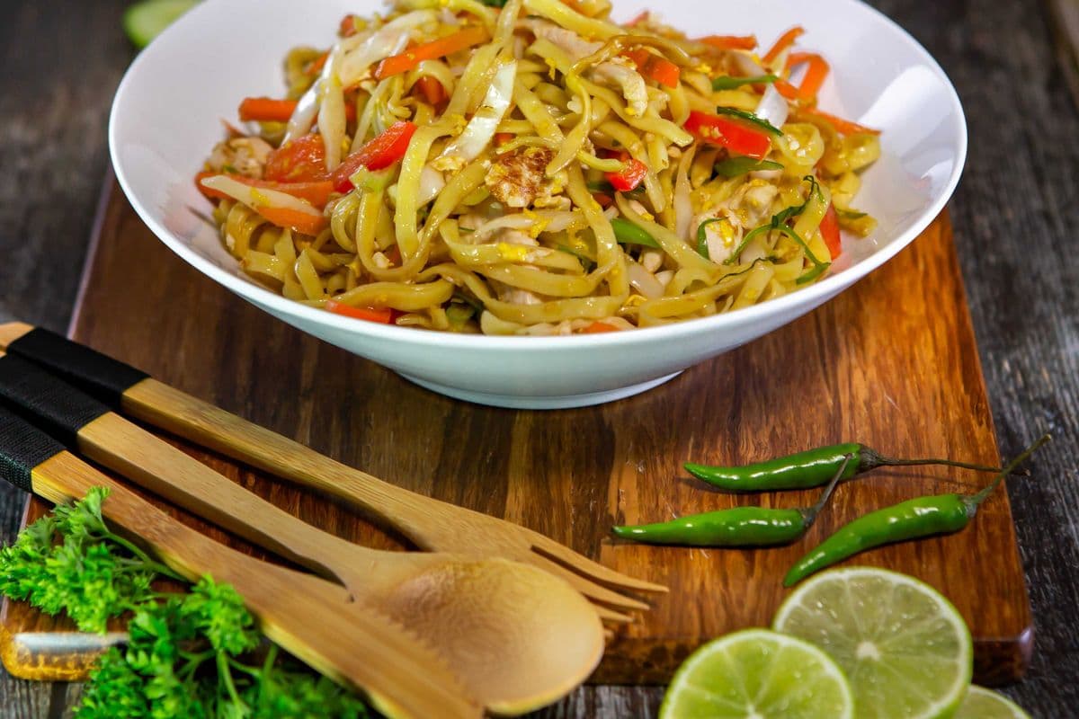 Hakka Chicken Noodles