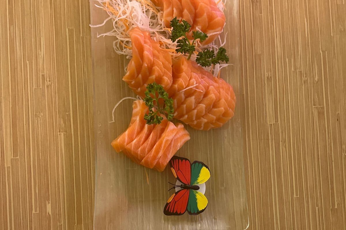 H. Salmon Sashimi (20 pcs)