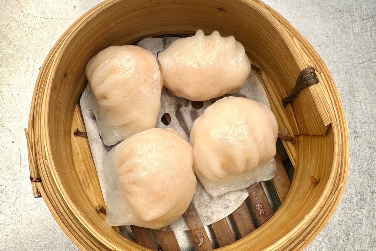 A9. Dumplings à vapeur aux crevettes (4 mcx) / Steamed Shrimp Dumplings (4 pcs)