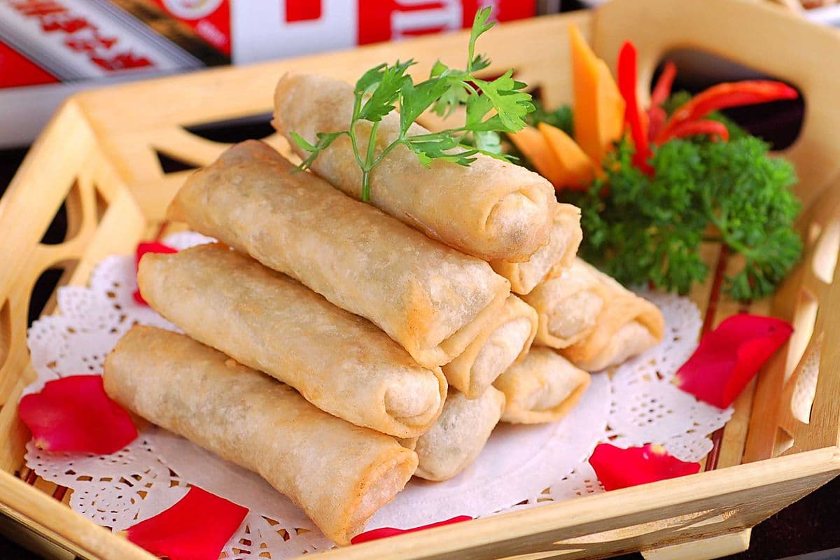 F4. Rouleaux de printemps frit aux légumes (3 mcx) / Fried Vegetable Spring Rolls (3 pcs)