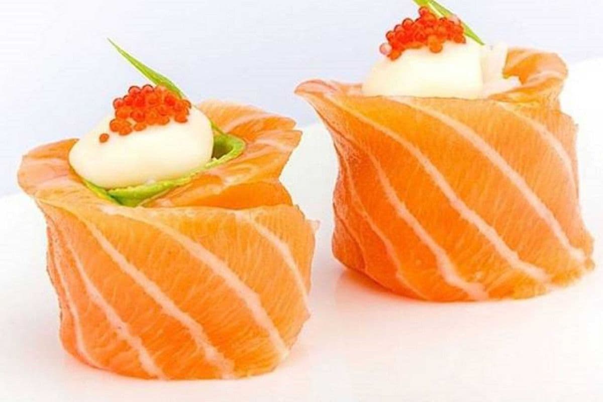 Salmon Rose Sushi (2pcs)