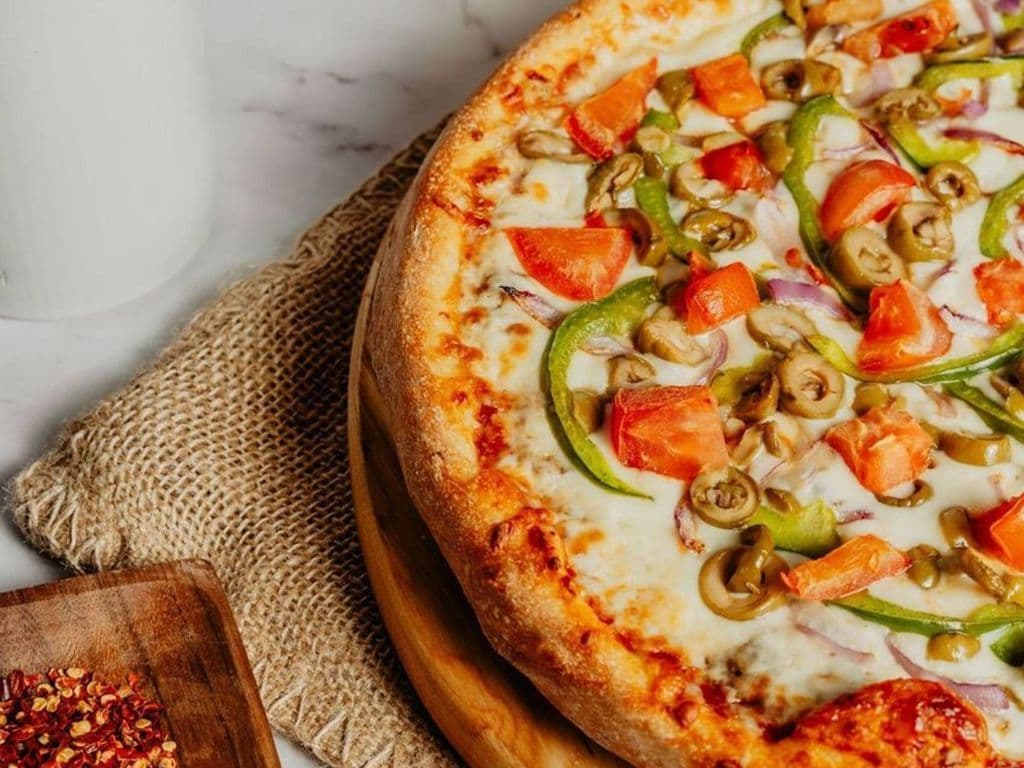 Petite Pizza Végétarienne / Small Vegetarian Pizza