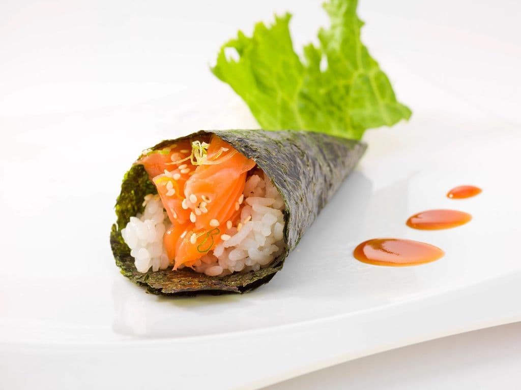 82H.Salmon Hand Roll