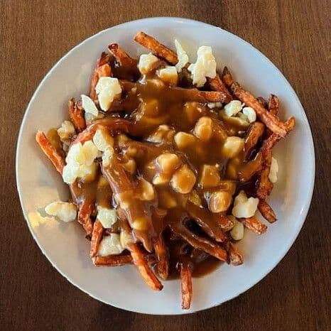 Sweet Potato Fries Poutine / Poutine aux pommes de terre douces