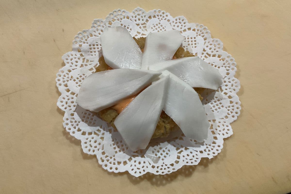 73. White Tuna Sushi Pizza (6 pcs)