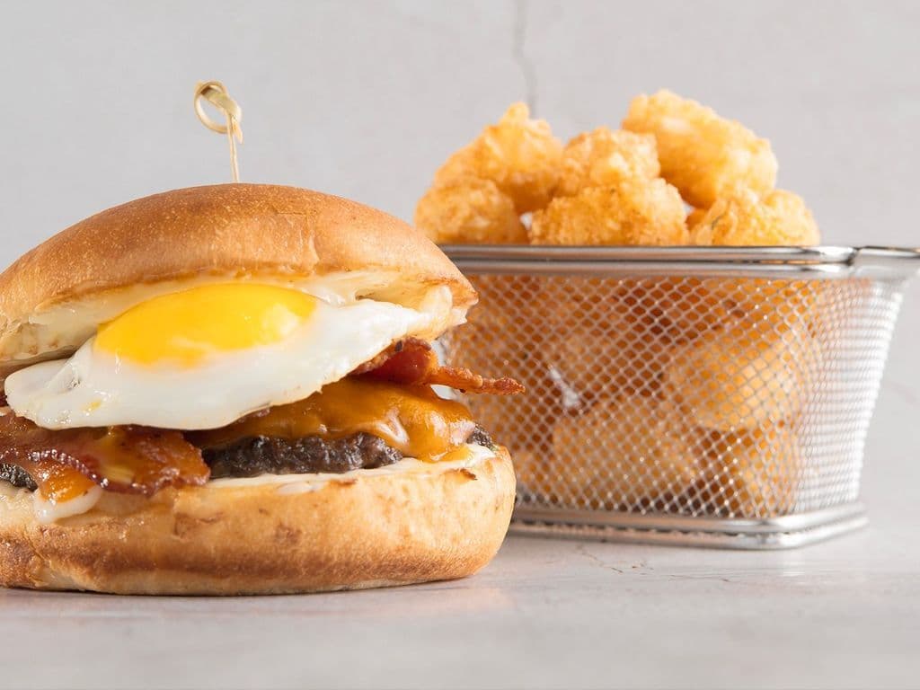 Breakfast burger with tater tots