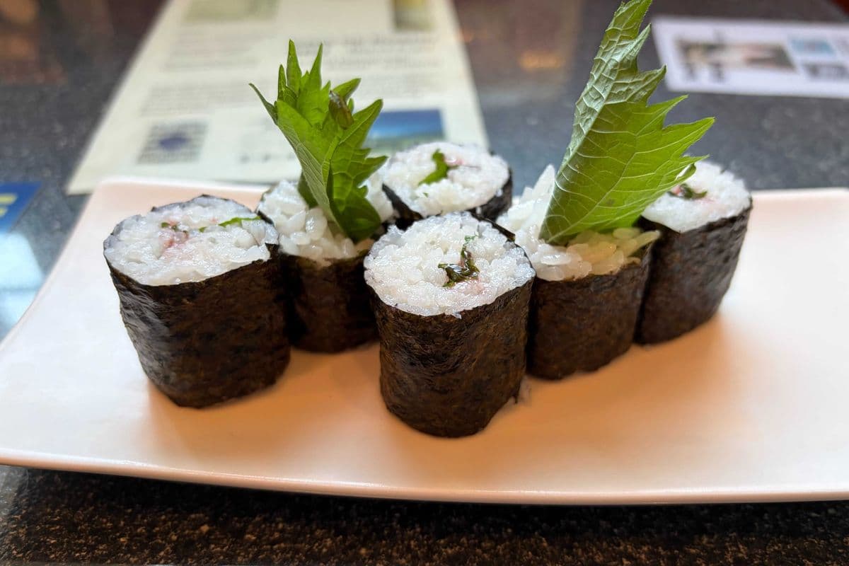 Ume Shiso Roll (6 pcs)