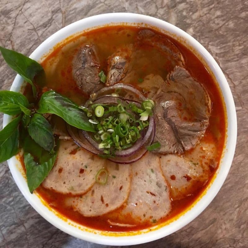 H41. Spicy Lemongrass Beef Noodle Soup/ Bun Bo Hue