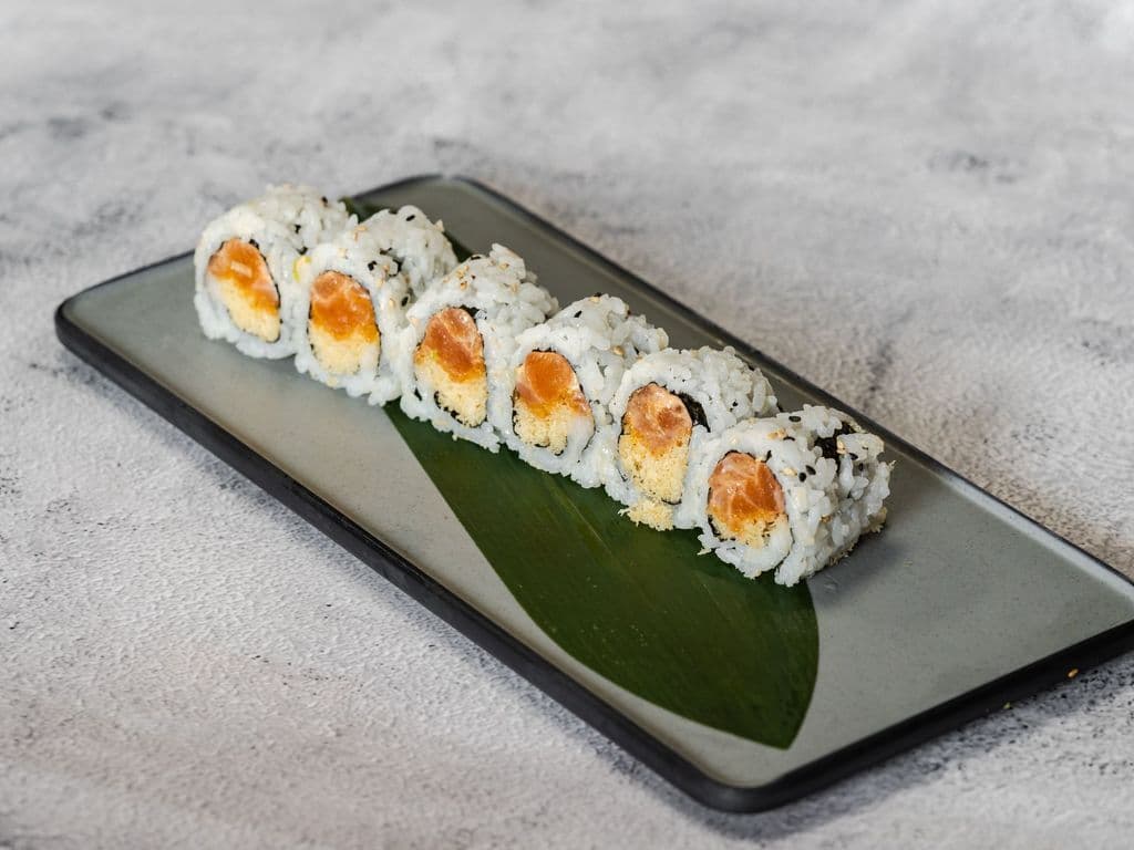 M04 Spicy Salmon Roll (6pcs)