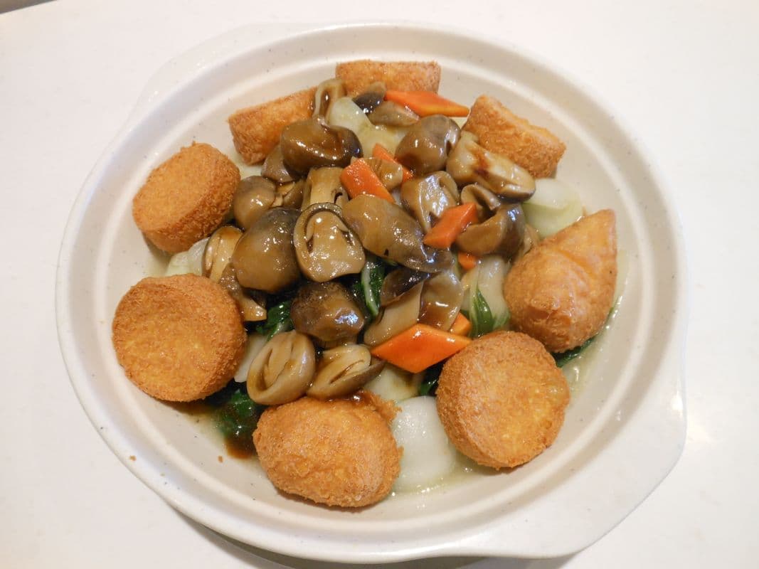 Straw Mushroom Stir-fried with Baby Bokchoy and Deep-fried Egg tofu 草菇玉子扒白菜苗