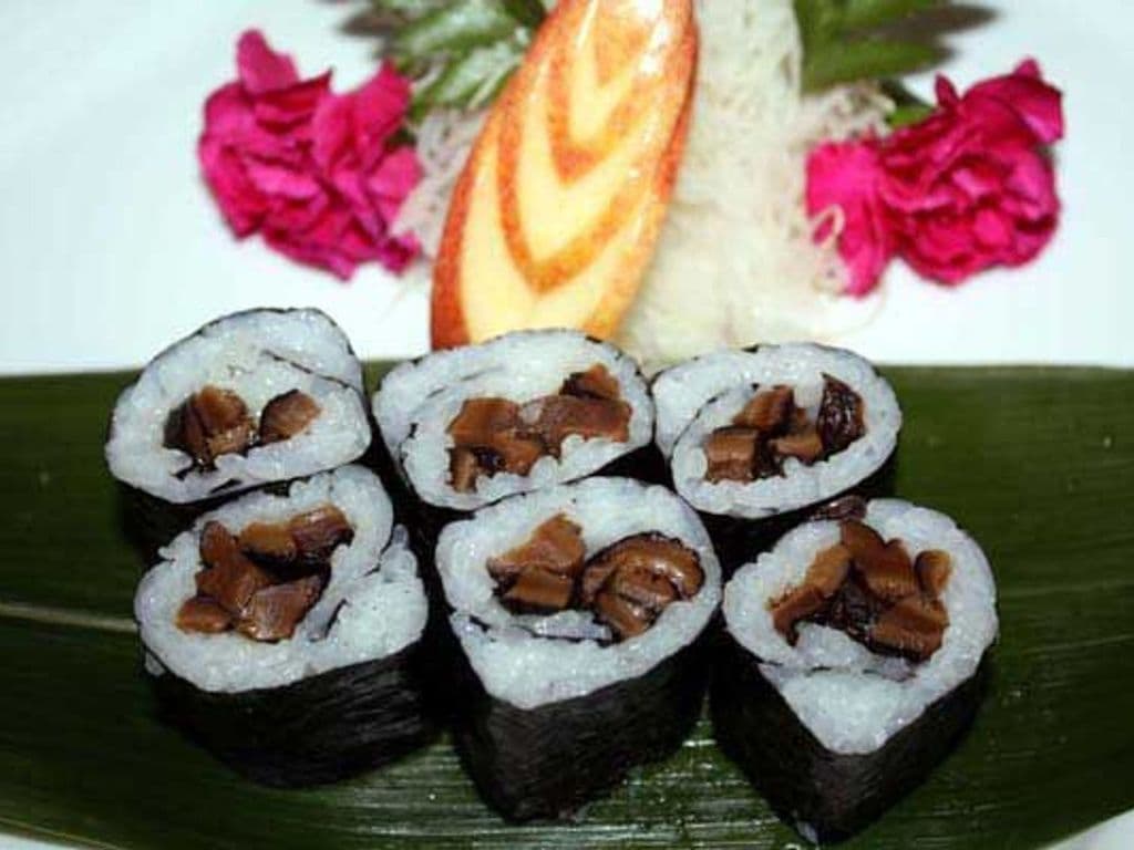 Pickled Mushroom Roll (6pcs)