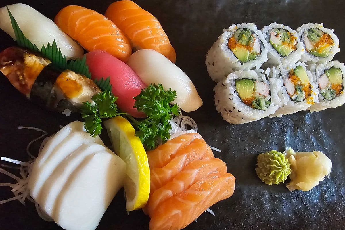 SM4. Sushi and Sashimi Dinner