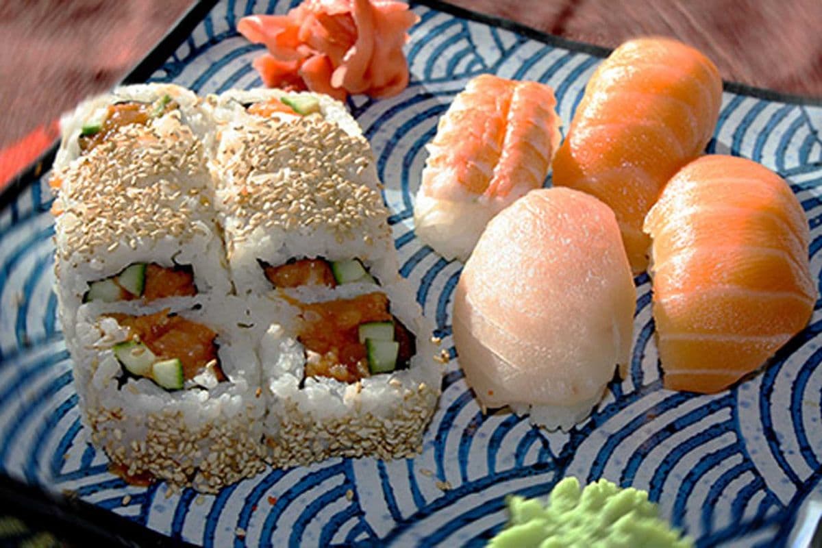 Spicy Salmon Combo (Raw) (12 pcs)