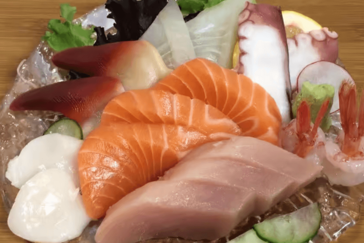 S9. Assorted Sashimi (12 pcs)