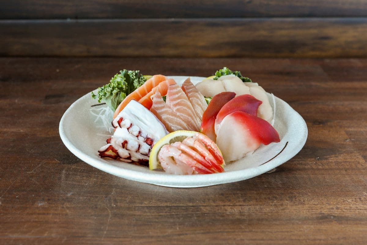 Assorted Sashimi (19 pcs)