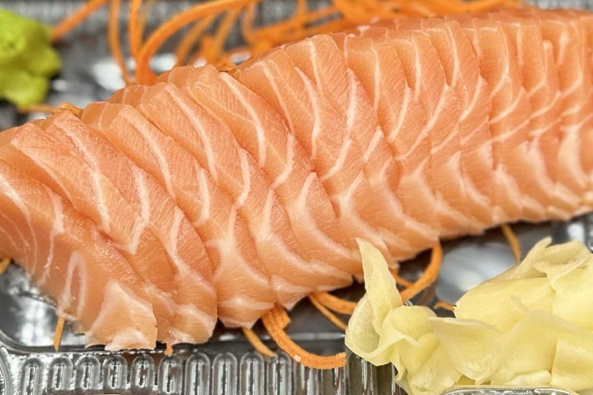 100 Salmon Delight (15 pcs)