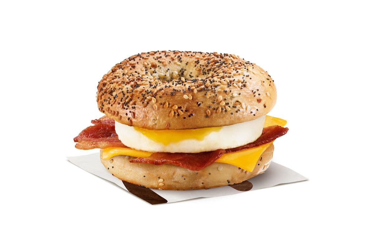 Everything Bacon 'N Egg Bagel [560.0 Cals]