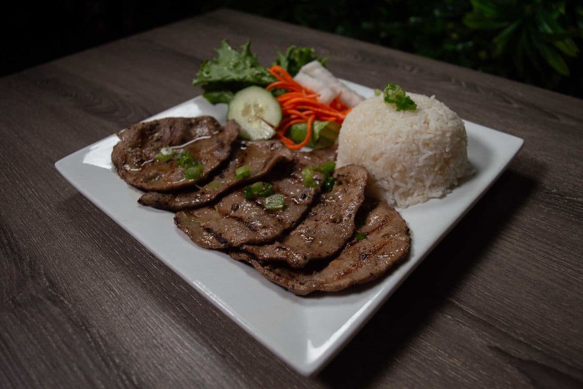 R2. Steamed Rice with Beef (Com Bo Nuong)