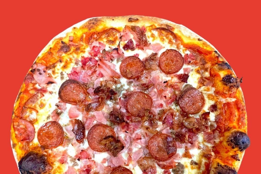 14" grande pizza amoureaux de La Viande / 14" Large Meat Lovers Pizza