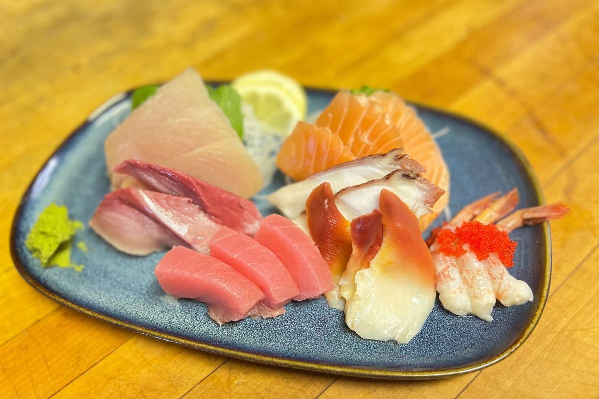 Deluxe Assorted Sashimi (18pcs)