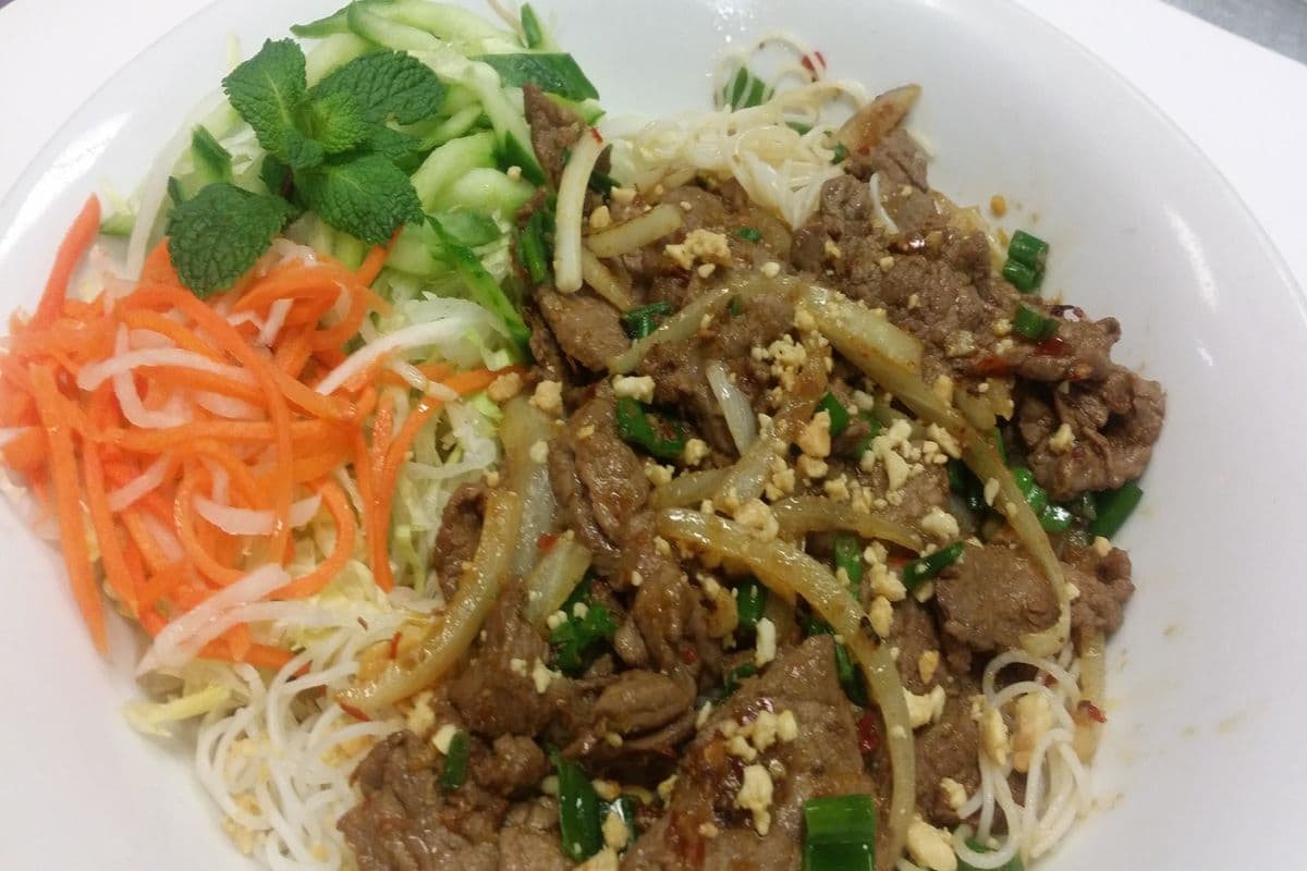 B6. Rice Vermicelli Combo with Saté Beef