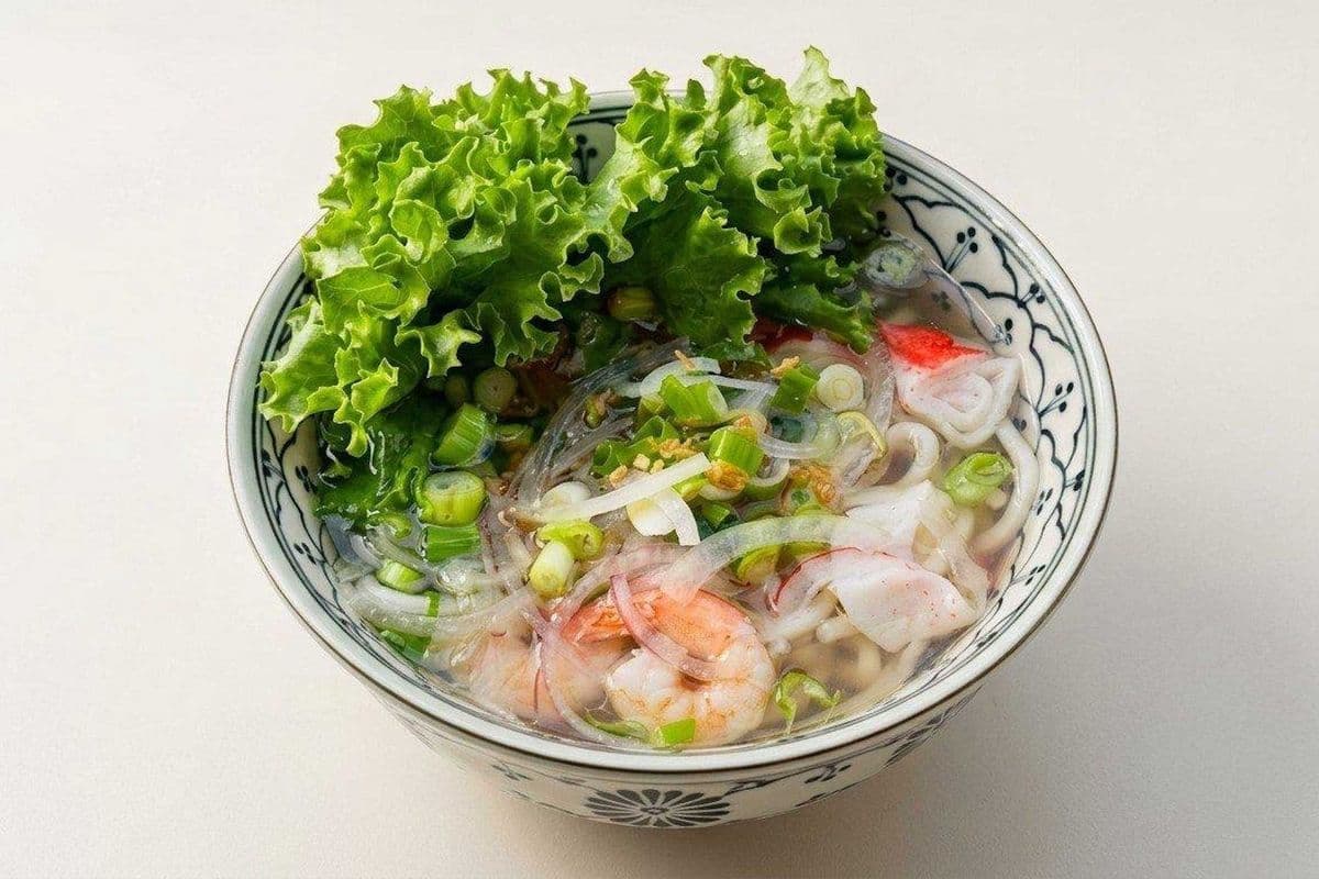 22. Bánh Canh Đồ Biển với Thịt Heo