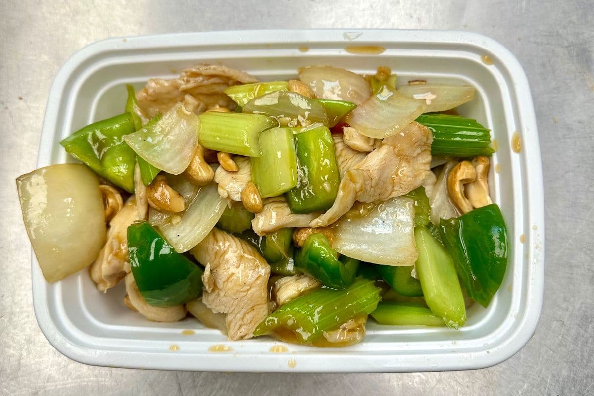 C8. Poulet en dés avec noix de cajou / Diced Chicken with Cashew Nuts