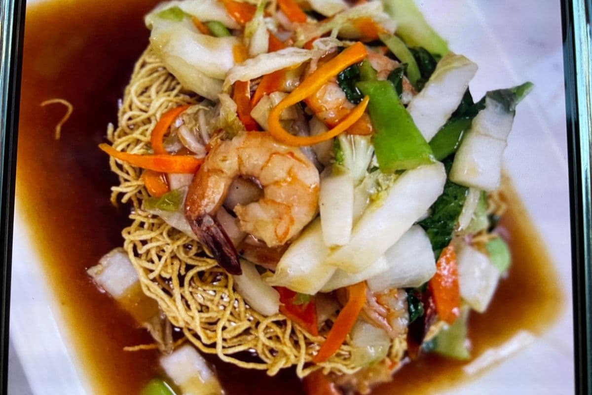 F1. Crispy Egg Noodles - Mì Xào Giòn