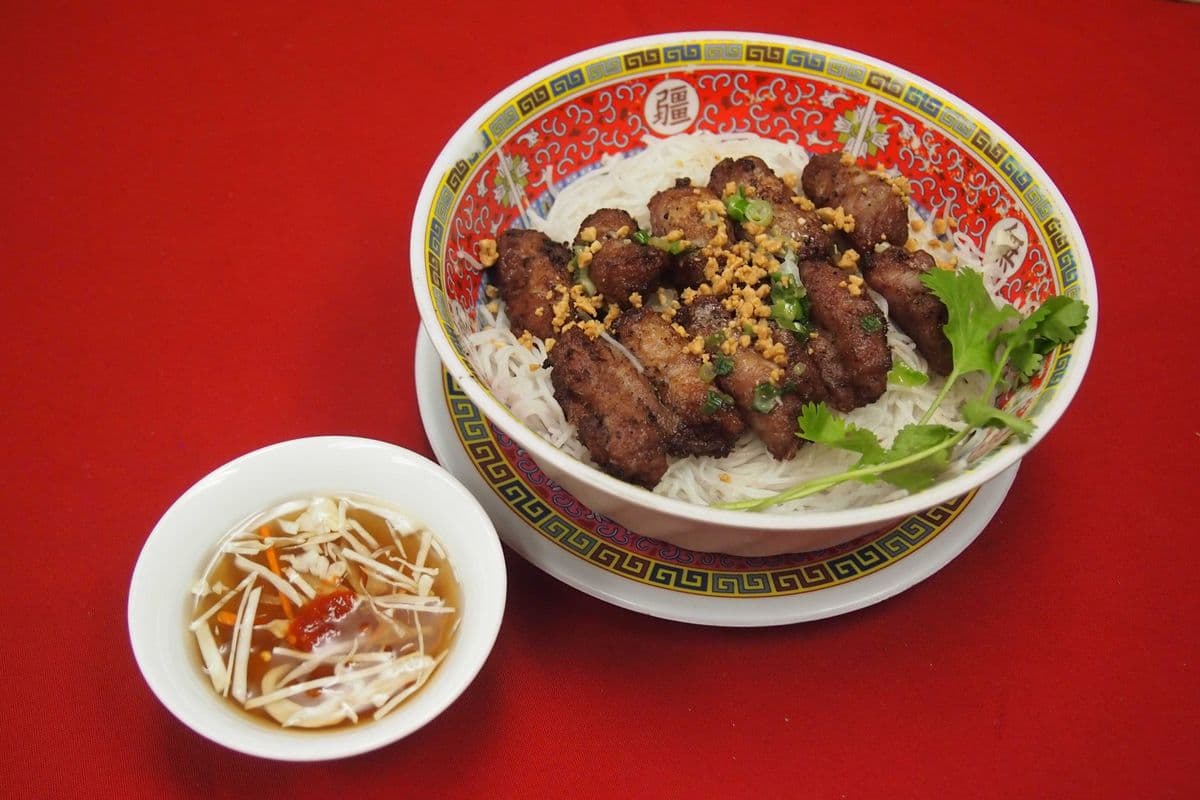 88. Rice Vermicelli with Charbroiled Beef or Pork Skewers