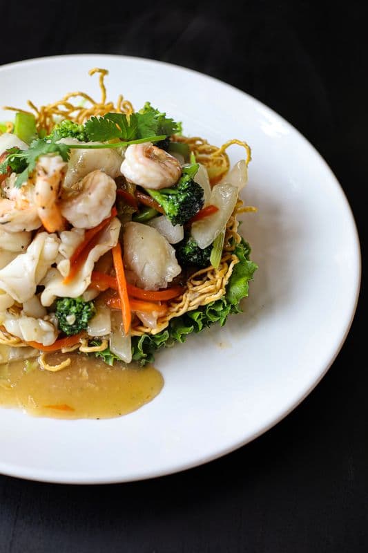 26. Seafood and Vegetable Crispy Chow Mein