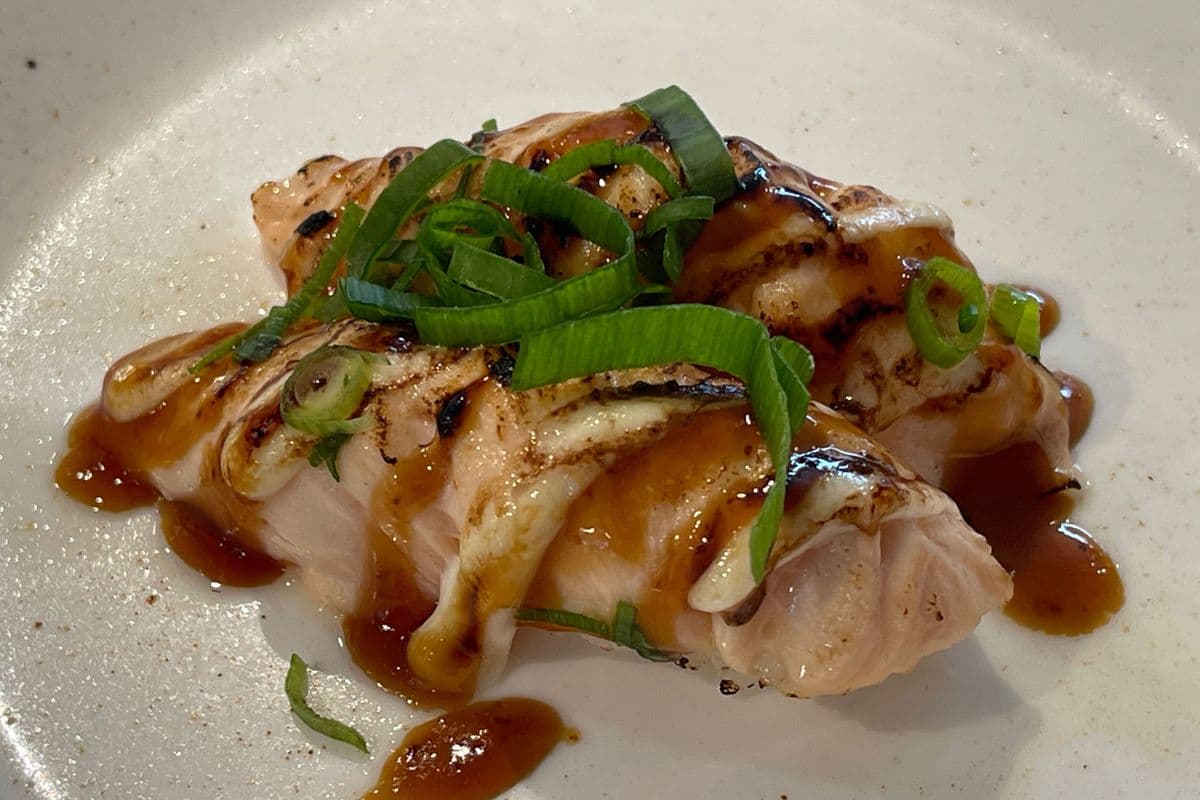 Fire Salmon Sushi (2pcs)