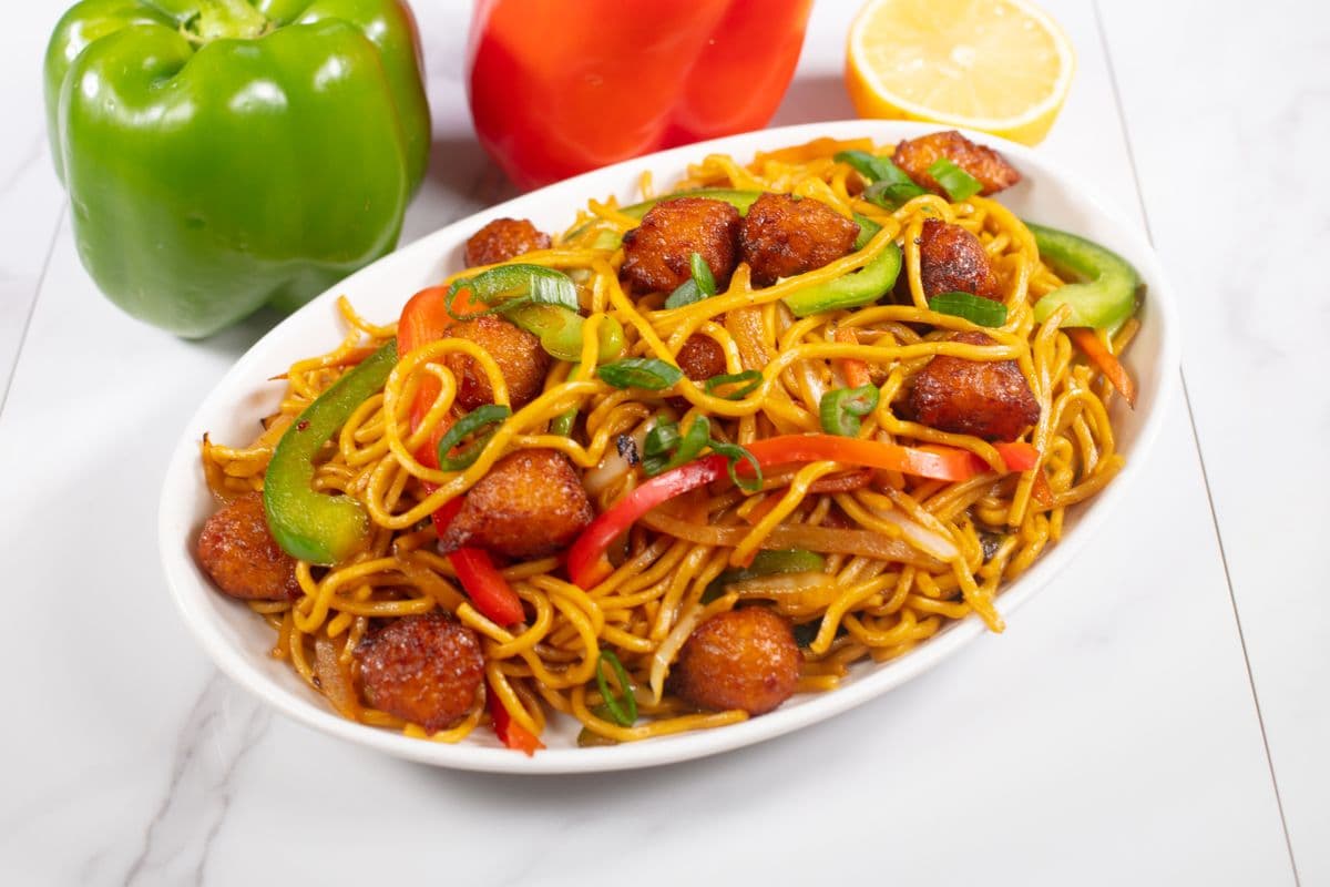 Veg Hakka Noodles with Manchurian Pakora